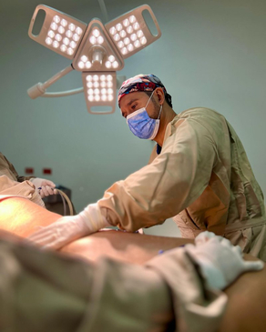 Slider image (6) Dr. Alvaro Uribe - Spanish Profile